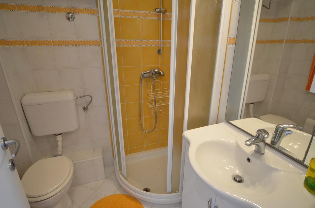 Apartment Anna Borik Rovigno Esterno foto