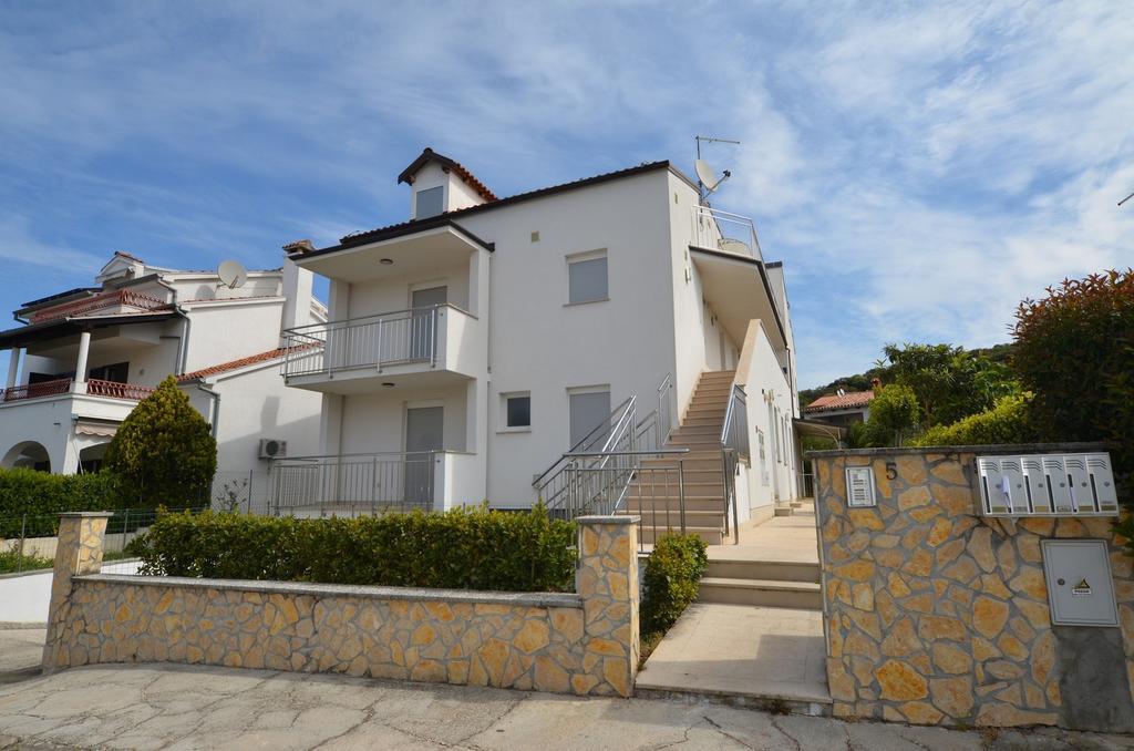 Apartment Anna Borik Rovigno Esterno foto